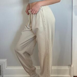 Hollister Cream Cinch Leg Baggy Sweatpants